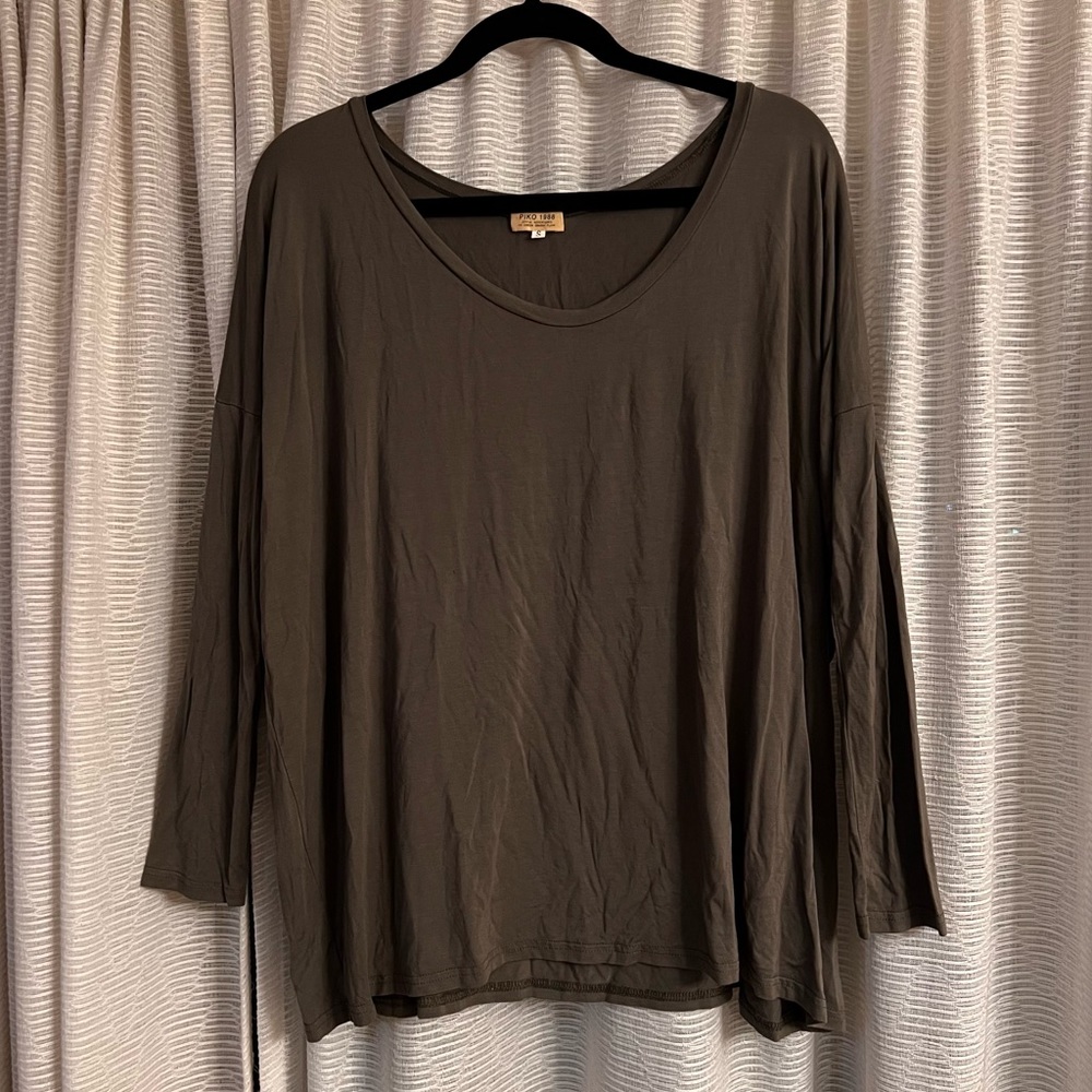 Piko 1988 Olive Green Flowy Dolman Sleeve Long Sleeve Top